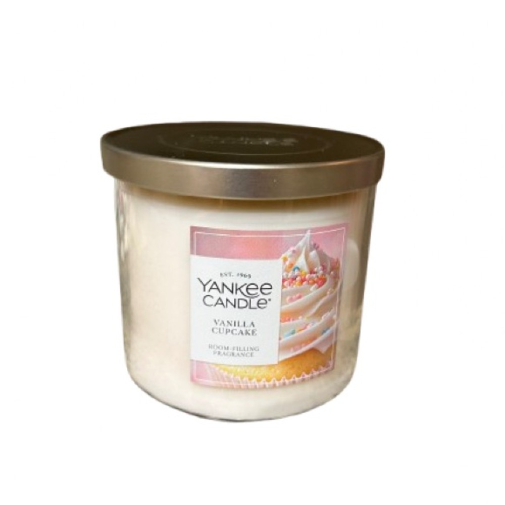 NWT Yankee Candle Vanilla Cupcake Scented Candle 3 Wick